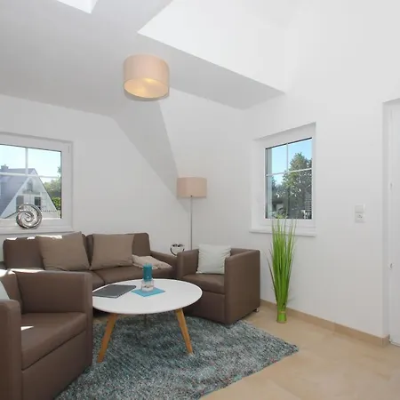Apartment Rex Rugia: Beachside With Balcony And Access Lobbe